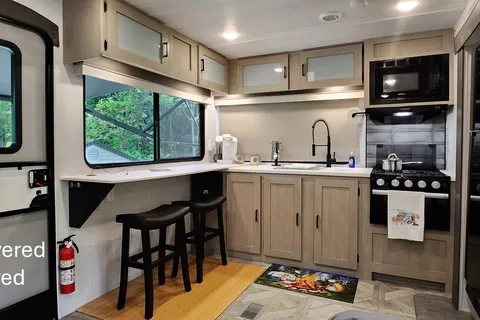 😁BOOK NOW for SUMMER @ Anchor Down RV Resort - 2 PETS STAY FREE⭐⭐⭐⭐⭐