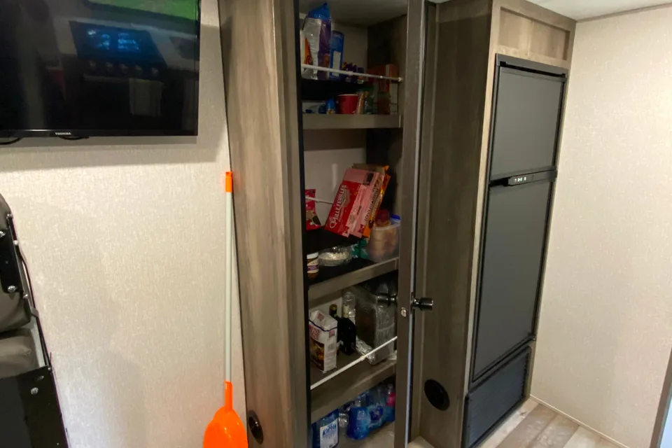 Roulotte Cargo Solaire Sportsmen 250THLE