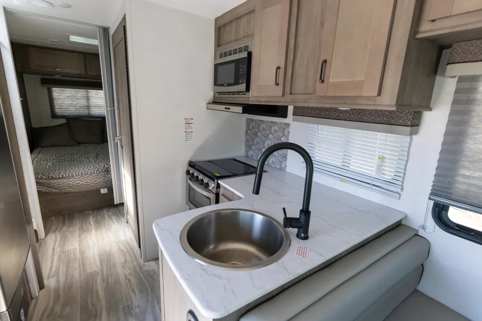 The Weekender! Great RV for Beginners 6280LE - 38165