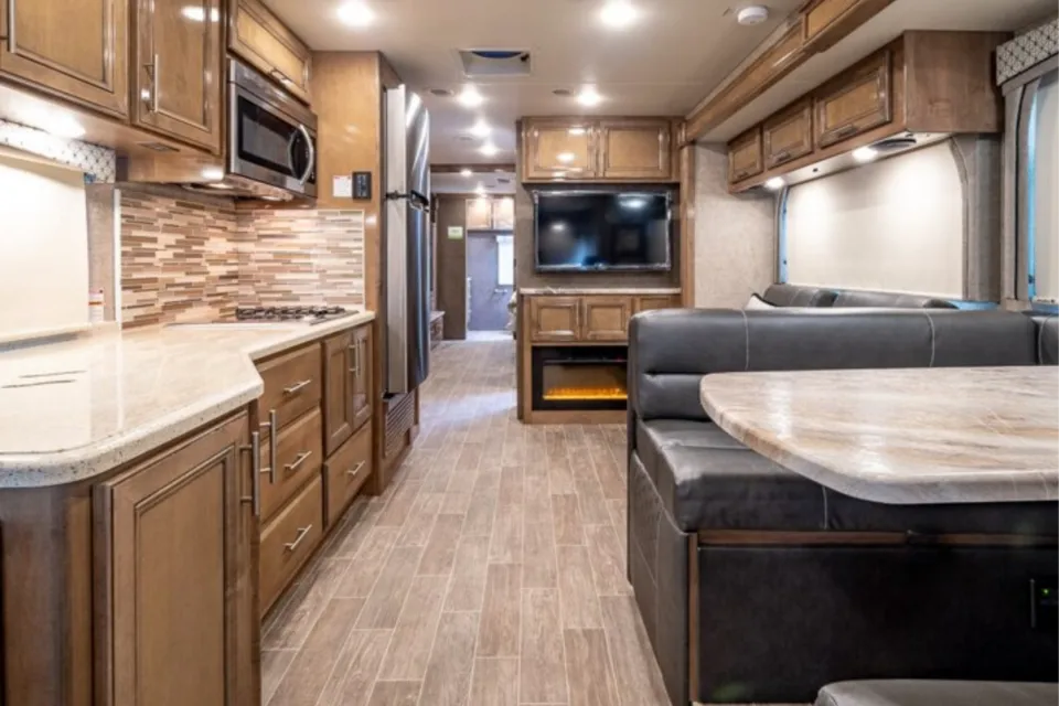 2020 Thor Motor Coach Miramar - Class A Motorhome