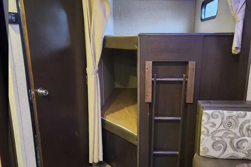 Holland's Family Bunk House