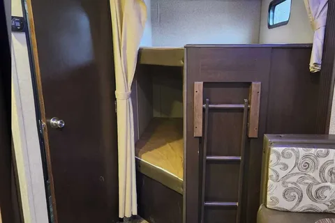 Holland's Family Bunk House