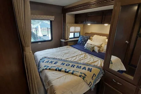 Kevin's Thor Motor Coach Freedom Elite Class C