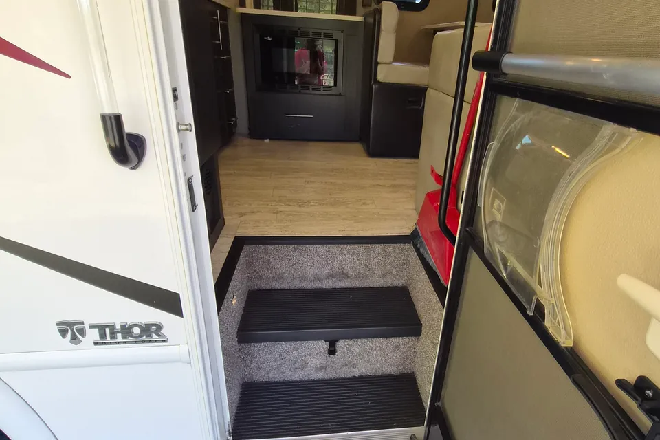 Thor Motor Coach Axis 27.7 Class A