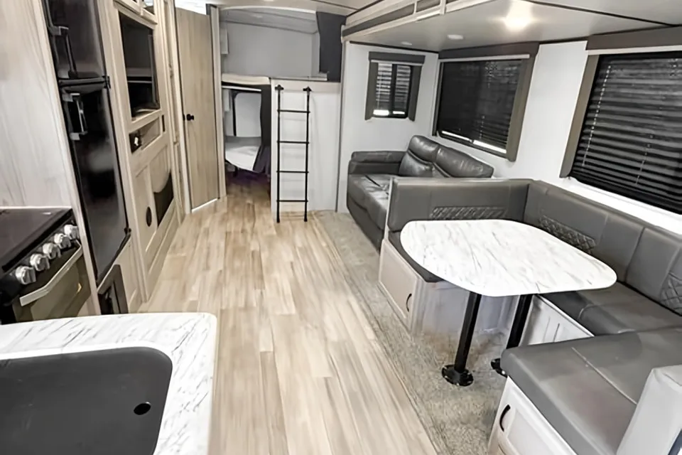 Beth 's Coachmen Northern Spirit Ultra Lite Travel Trailer