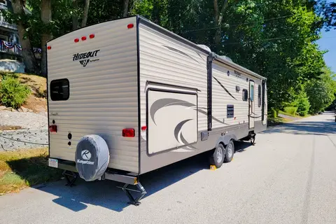 Hideaway RV rentals Pet friendly 2 bedroom spacious Hideout