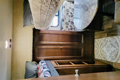 Hideaway RV rentals Pet friendly 2 bedroom spacious Hideout