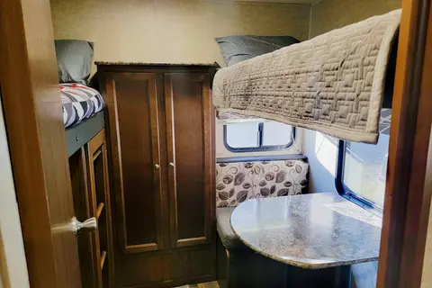 Hideaway RV rentals Pet friendly 2 bedroom spacious Hideout