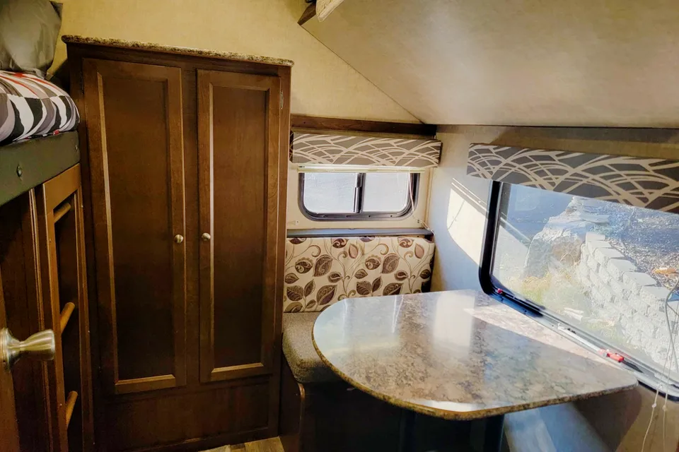 Hideaway RV rentals Pet friendly 2 bedroom spacious Hideout