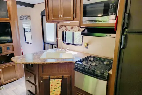Hideaway RV rentals Pet friendly 2 bedroom spacious Hideout