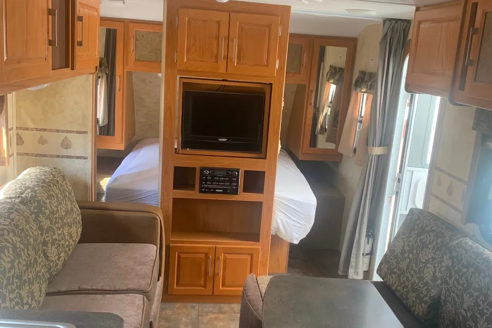 Perfect getaway keystone hideout rv there yet seperate bathroom entrance easier for the kids to stay sleeping !!