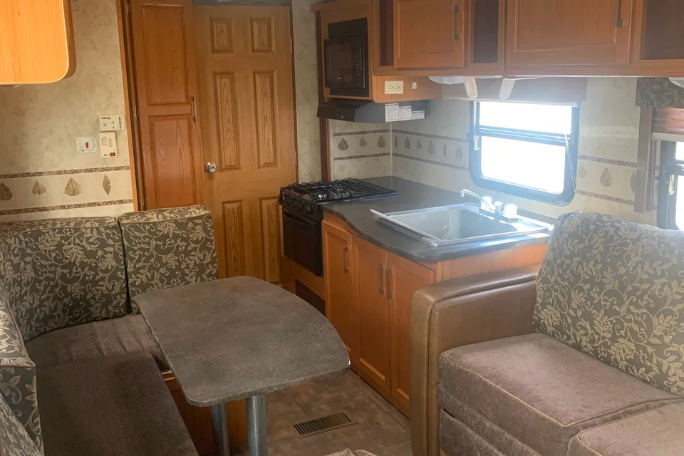 Perfect getaway keystone hideout rv there yet seperate bathroom entrance easier for the kids to stay sleeping !!