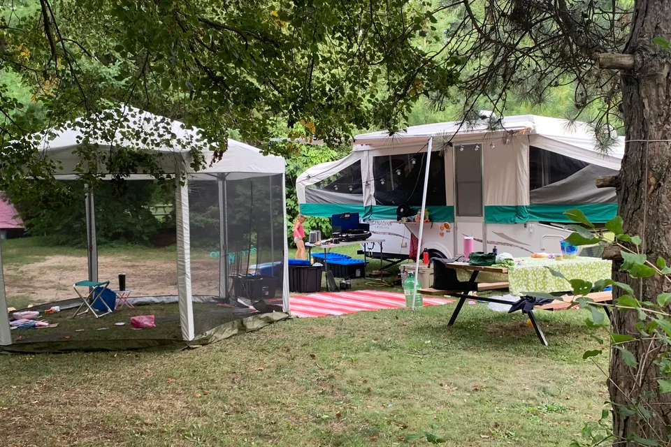 24 Ft Tent Trailer -Family and Pet Friendly