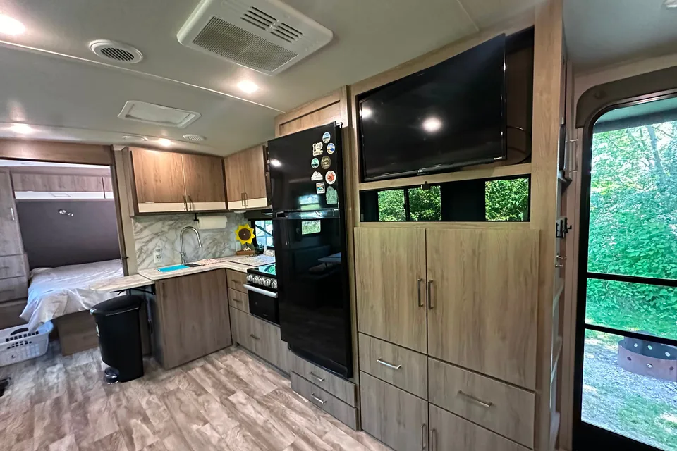 Leisure Seeker-The Imagine 2800BH (Bunk House) by Grand Design