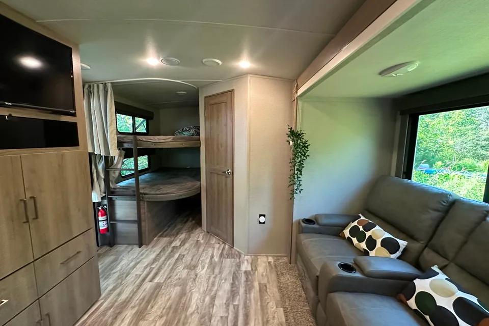 Leisure Seeker-The Imagine 2800BH (Bunk House) by Grand Design