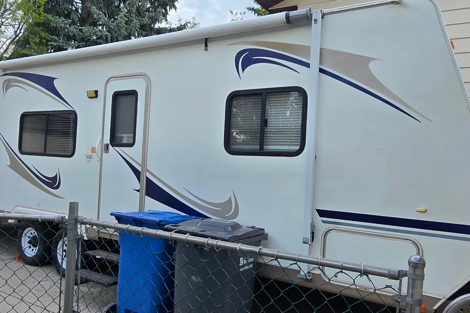 Jesse's 28 foot Family friendly camper!