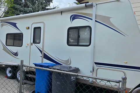 Jesse's 28 foot Family friendly camper!