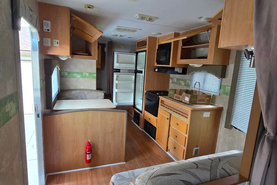 Jesse's 28 foot Family friendly camper!