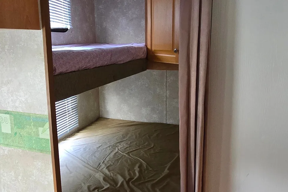 Jesse's 28 foot Family friendly camper!