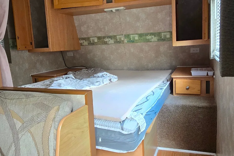 Jesse's 28 foot Family friendly camper!
