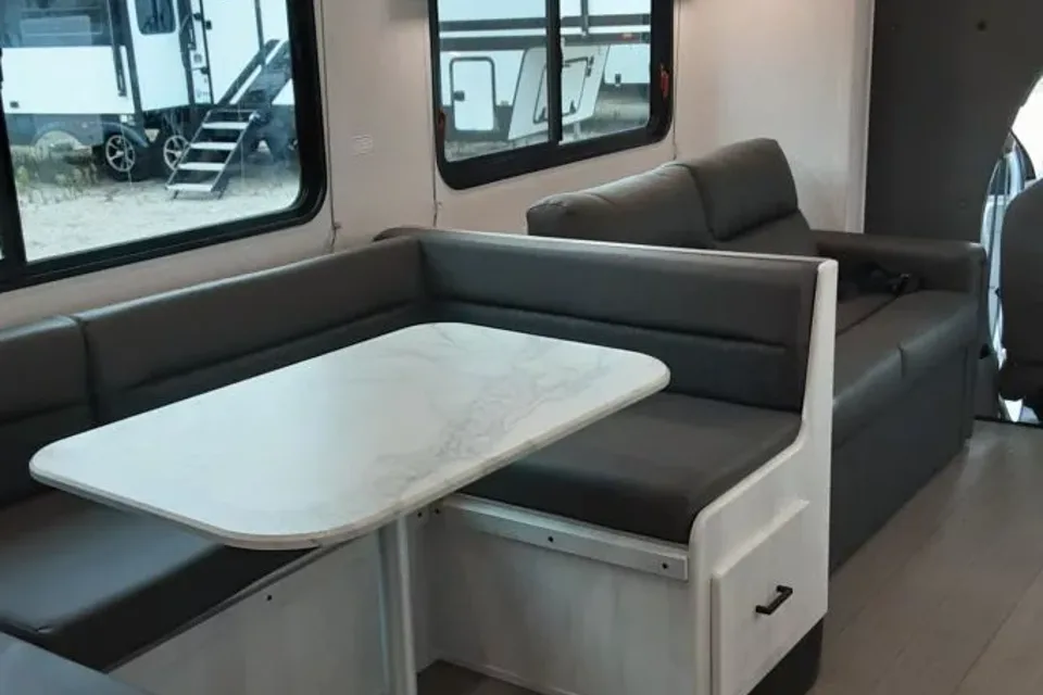 East to West 2950OK Class C