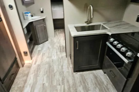 Happy Camper RV – 2022 Grand Design Transcend Xplor | Cozy & Clean, Sleeps 4
