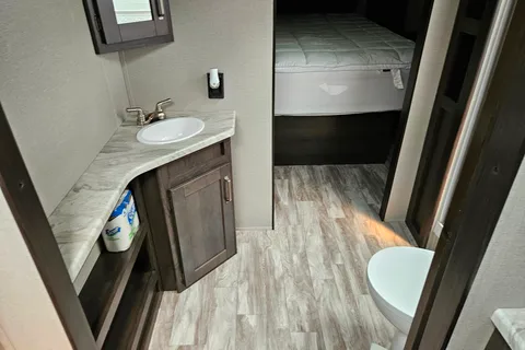 Happy Camper RV – 2022 Grand Design Transcend Xplor | Cozy & Clean, Sleeps 4