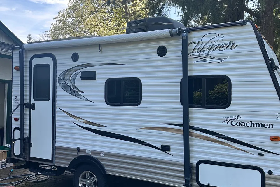 Coachmen Clipper Hybrid