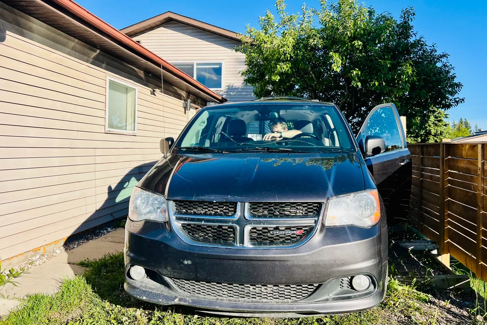Dodge Grand Caravan (2 sleeps) Park pass+Airport pick up