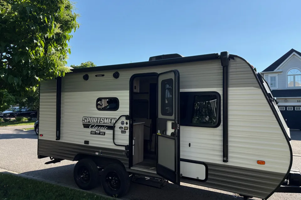 KZ Sportsman Classic Travel Trailer