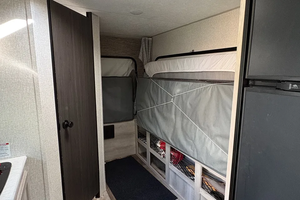 KZ Sportsman Classic Travel Trailer
