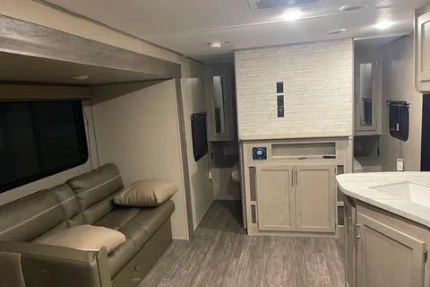 Kevin 's -tyler cruz Aurora  26bhs Travel Trailer