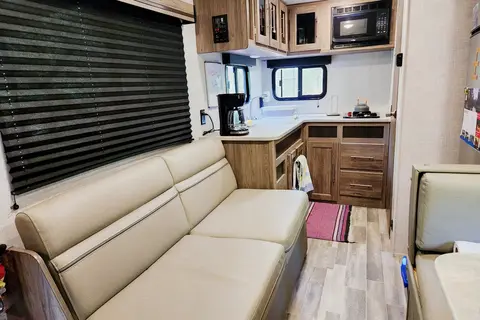 Ziggy the Zinger Lite 18RK Travel Trailer