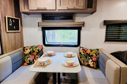 Ziggy the Zinger Lite 18RK Travel Trailer