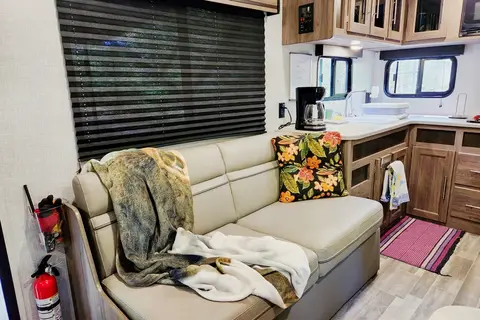 Ziggy the Zinger Lite 18RK Travel Trailer