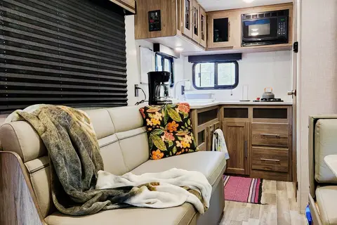 Ziggy the Zinger Lite 18RK Travel Trailer