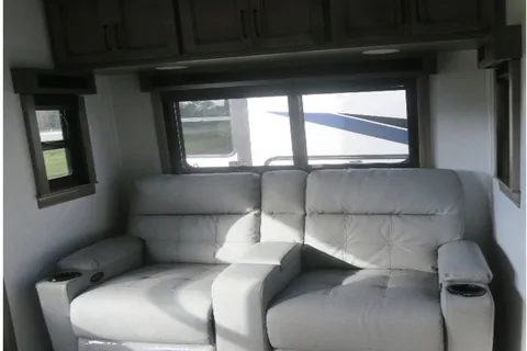 George's Forest River 442mc Fifth Wheel