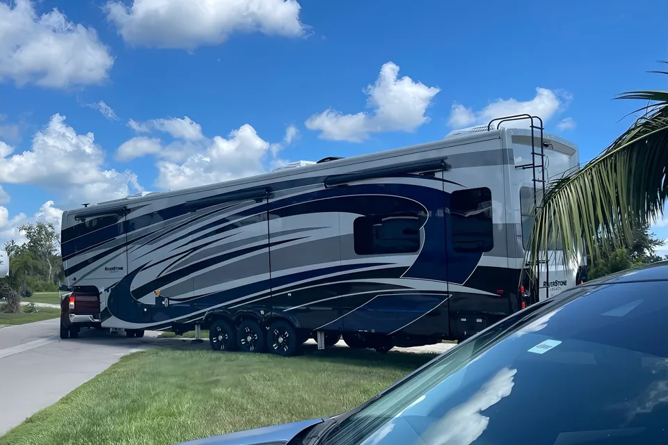 George's Forest River 442mc Fifth Wheel