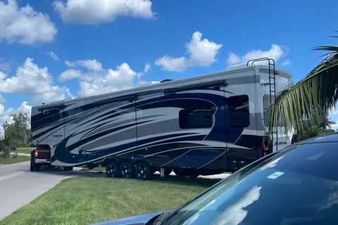 George's Forest River 442mc Fifth Wheel