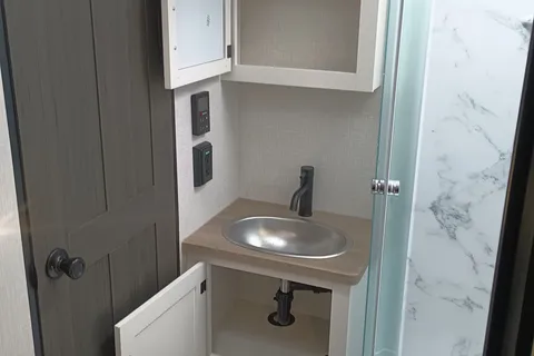 Tate and Allison's Venture SportsTrek Touring Edition Travel Trailer