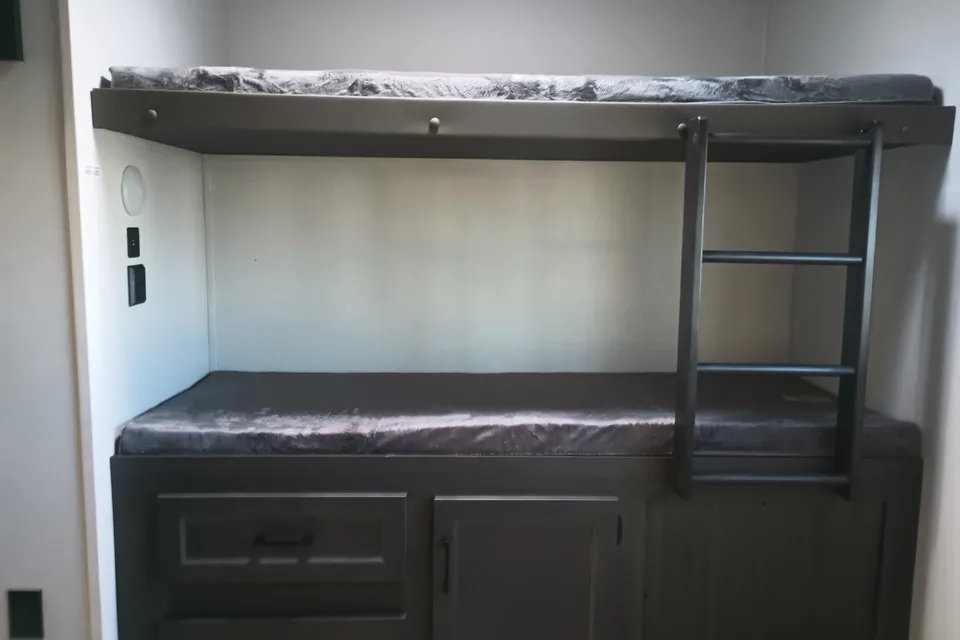 Tate and Allison's Venture SportsTrek Touring Edition Travel Trailer