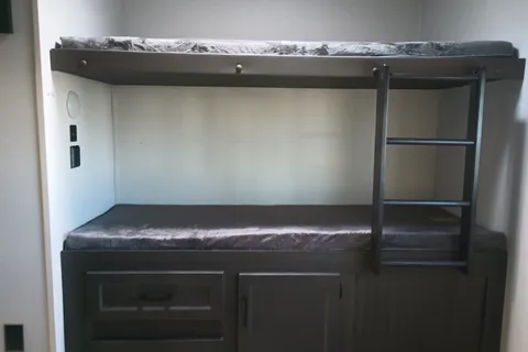 Tate and Allison's Venture SportsTrek Touring Edition Travel Trailer