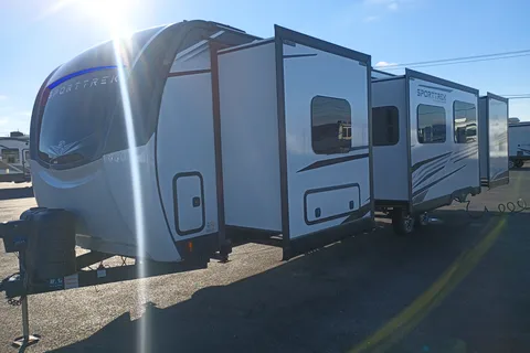 Tate and Allison's Venture SportsTrek Touring Edition Travel Trailer