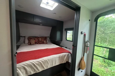 Happy Glamping w/ Campfire Reverie