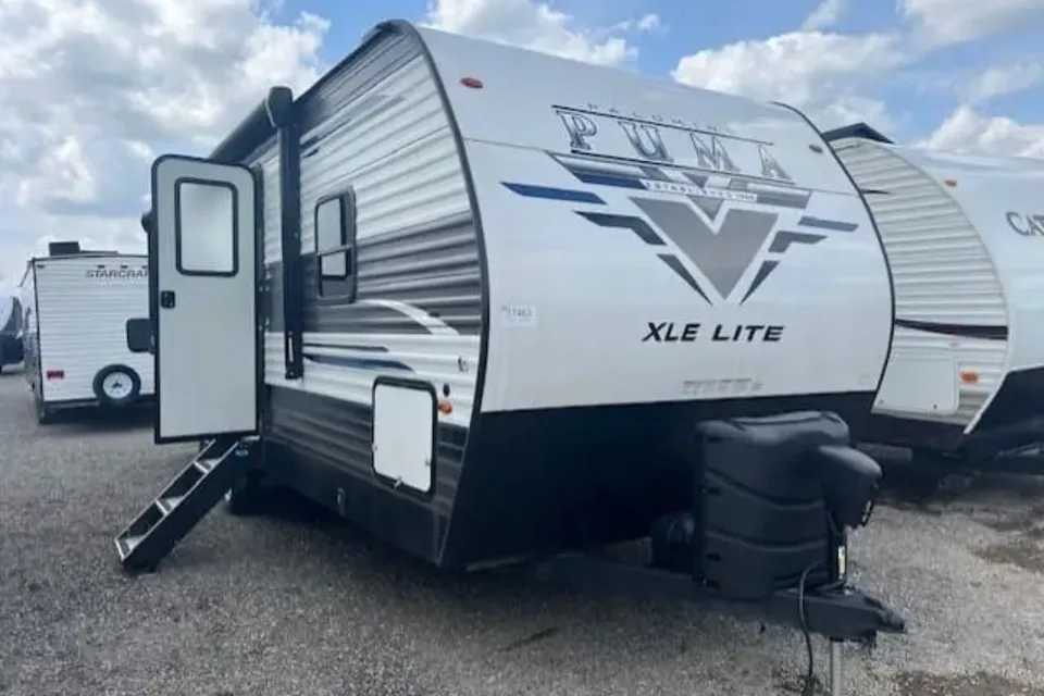 John's Forest River PUT25BHSC-425 Travel Trailer