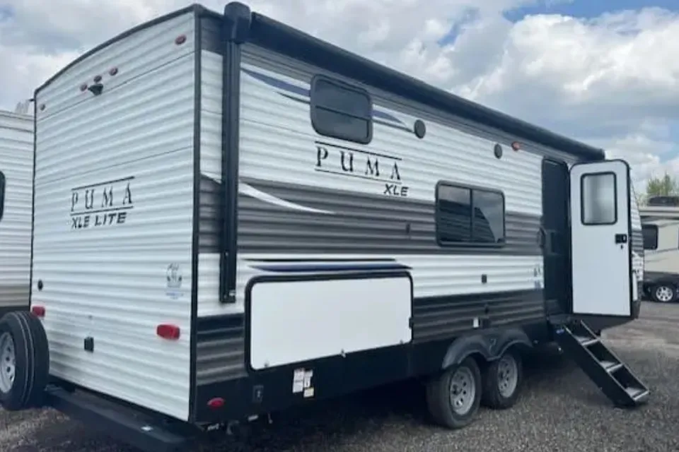 John's Forest River PUT25BHSC-425 Travel Trailer
