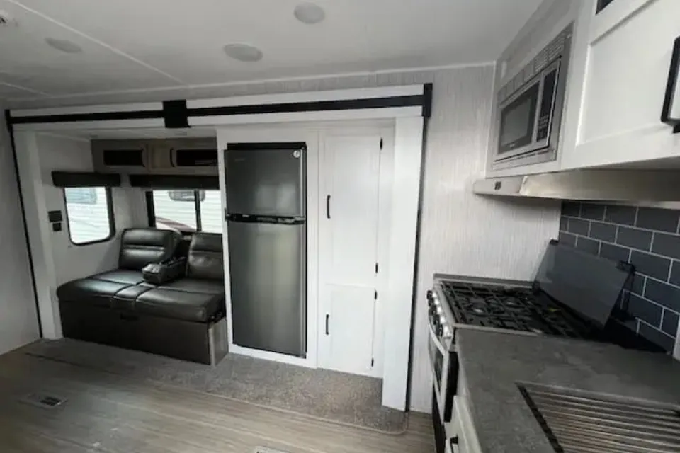 John's Forest River PUT25BHSC-425 Travel Trailer