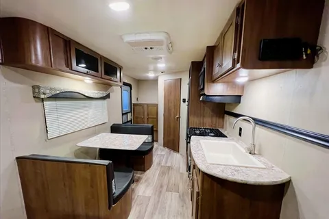 05 - 2019 - ASPEN TRAIL - 4100lbs - SLEEPS 4