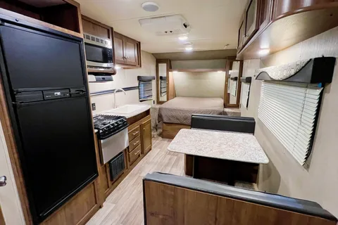 05 - 2019 - ASPEN TRAIL - 4100lbs - SLEEPS 4