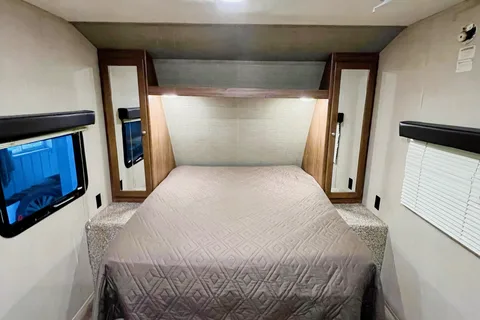 05 - 2019 - ASPEN TRAIL - 4100lbs - SLEEPS 4